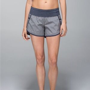 Lululemon Run Tracker Short II 4-way Sz 8 Slate Grey Inkwell Stripe Blue